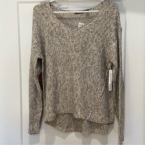 RDI Women's V-Neck Sweater - Black and White